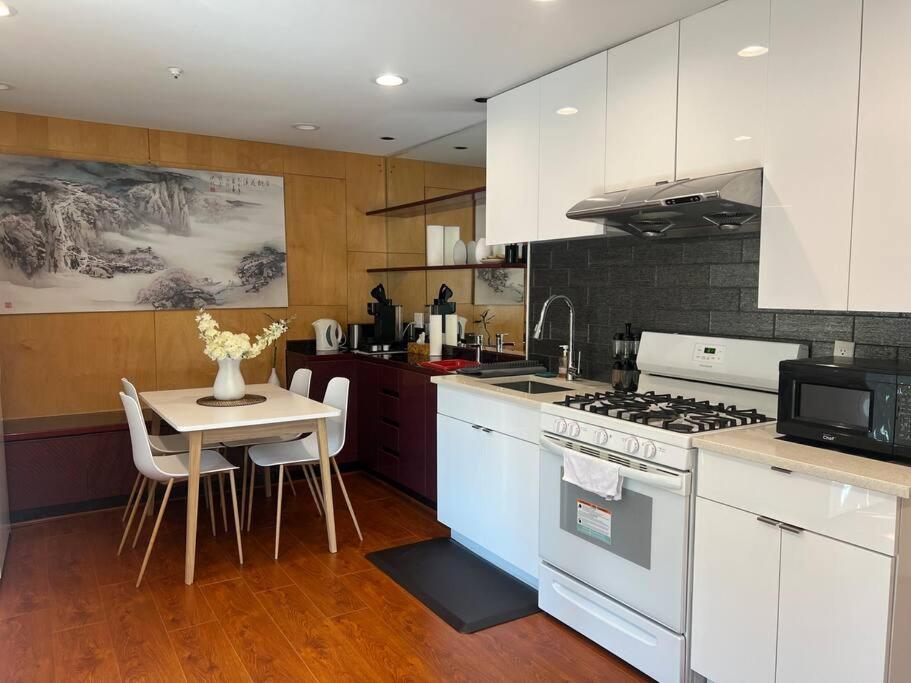 Chic 2Br Suite In Vancouver West~Ubc & Downtown Exterior foto